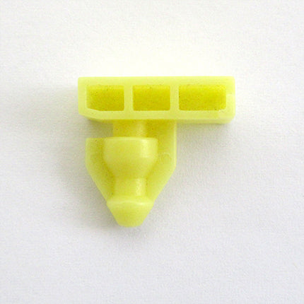 Wheel Well Opening Moulding Clip - Nissan